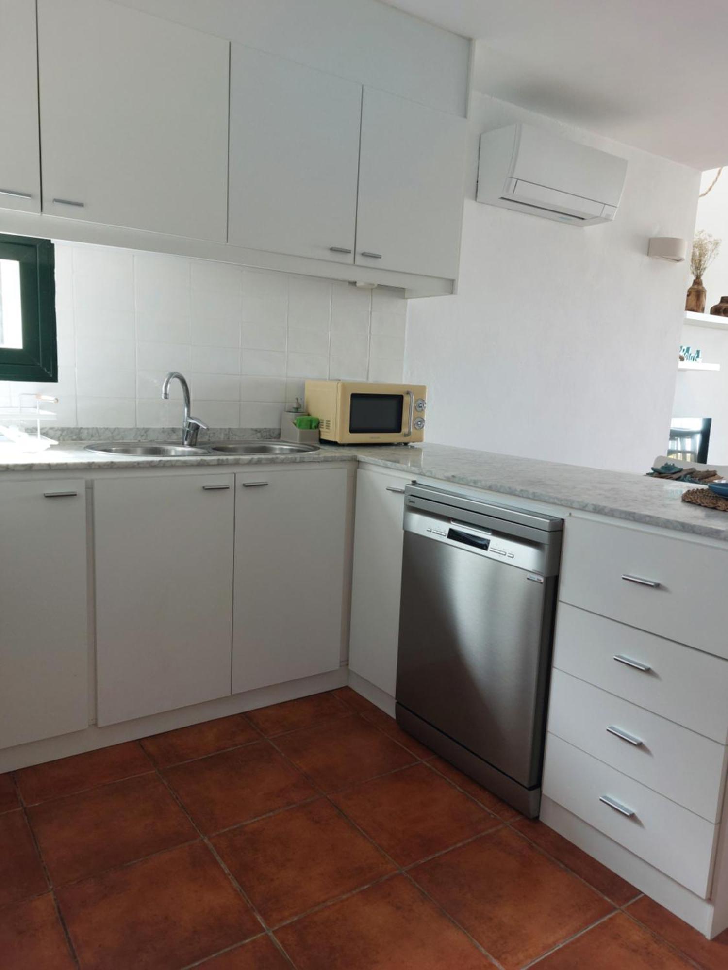 Casa Tortuga Con Piscina Com Apartment Кала'н Бош Екстериор снимка