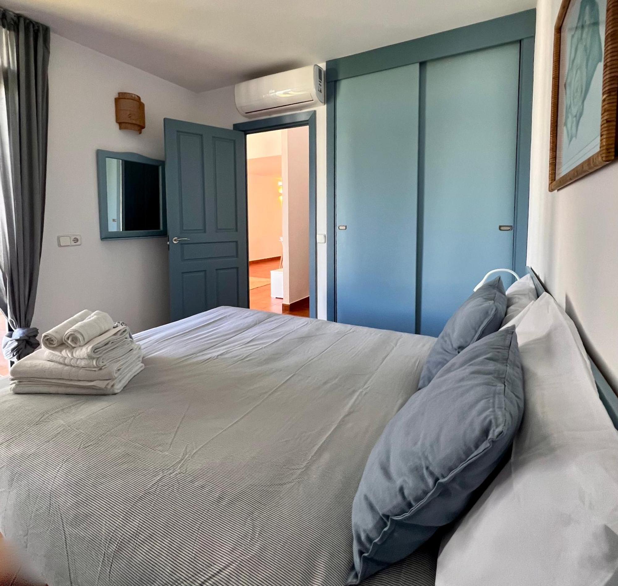 Casa Tortuga Con Piscina Com Apartment Кала'н Бош Екстериор снимка